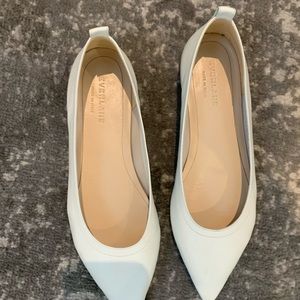 Everlane Cream 40-Hour Flat